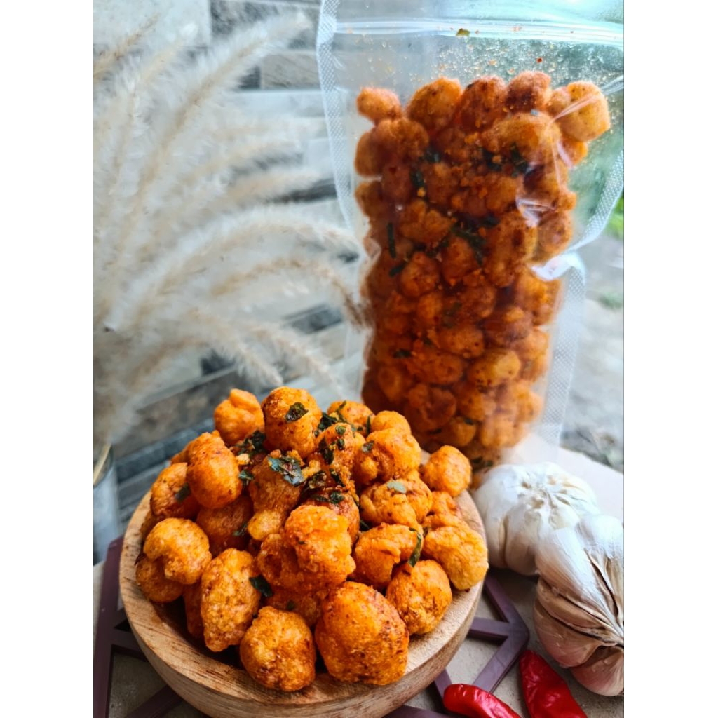 

Cimol Kering Pedas Gurih Daun Jeruk 125gr / 500gr Cimol Terlaris makanan ringan khas Bandung. Cemilan pedas gurih enak.