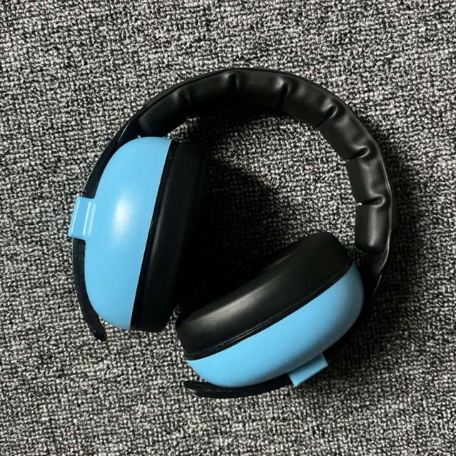 Penutup telinga bayi naik pesawat suara berisik