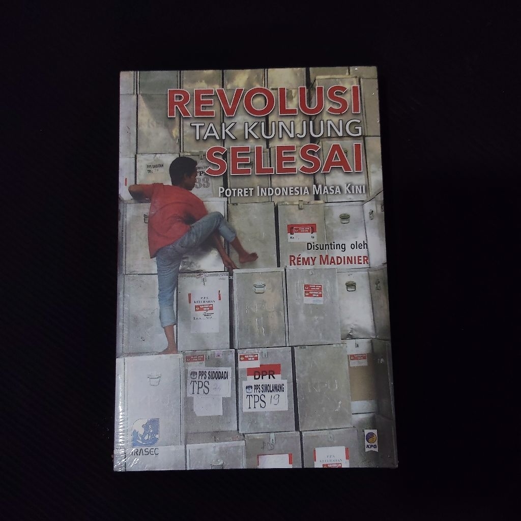 Buku Original • Revolusi Tak Kunjungi Selesai - Potret Indonesia Masa Kini