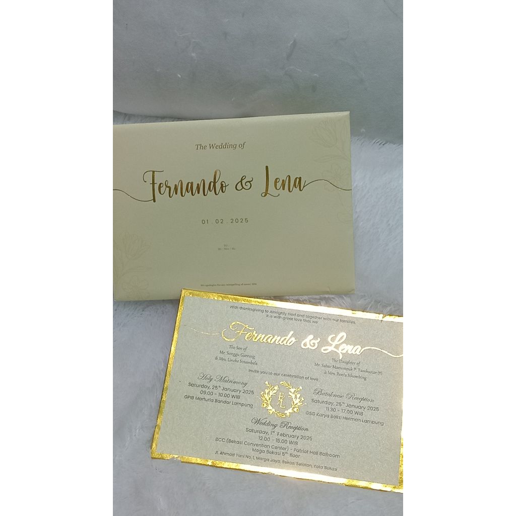 undangan pernikahan hard cover foil emas