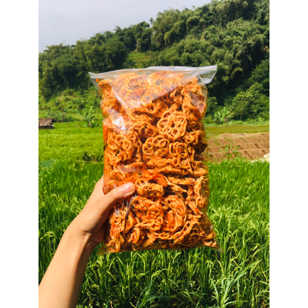 

Kerupuk Sebring rafael kemasan 500gr pedas daun jeruk/seblak mawar/mantap/enak/renyah/crunchy/endull