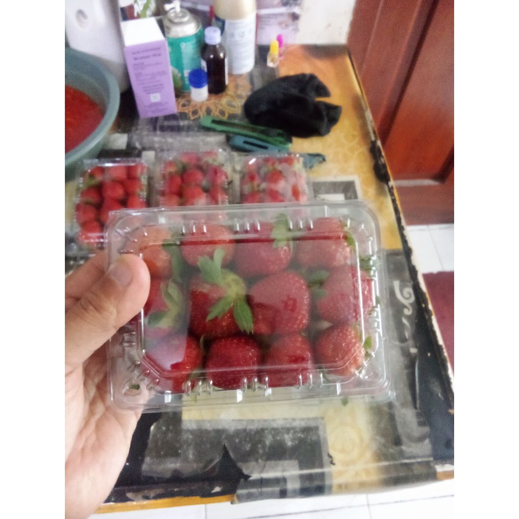 

strawbery merah seperempat