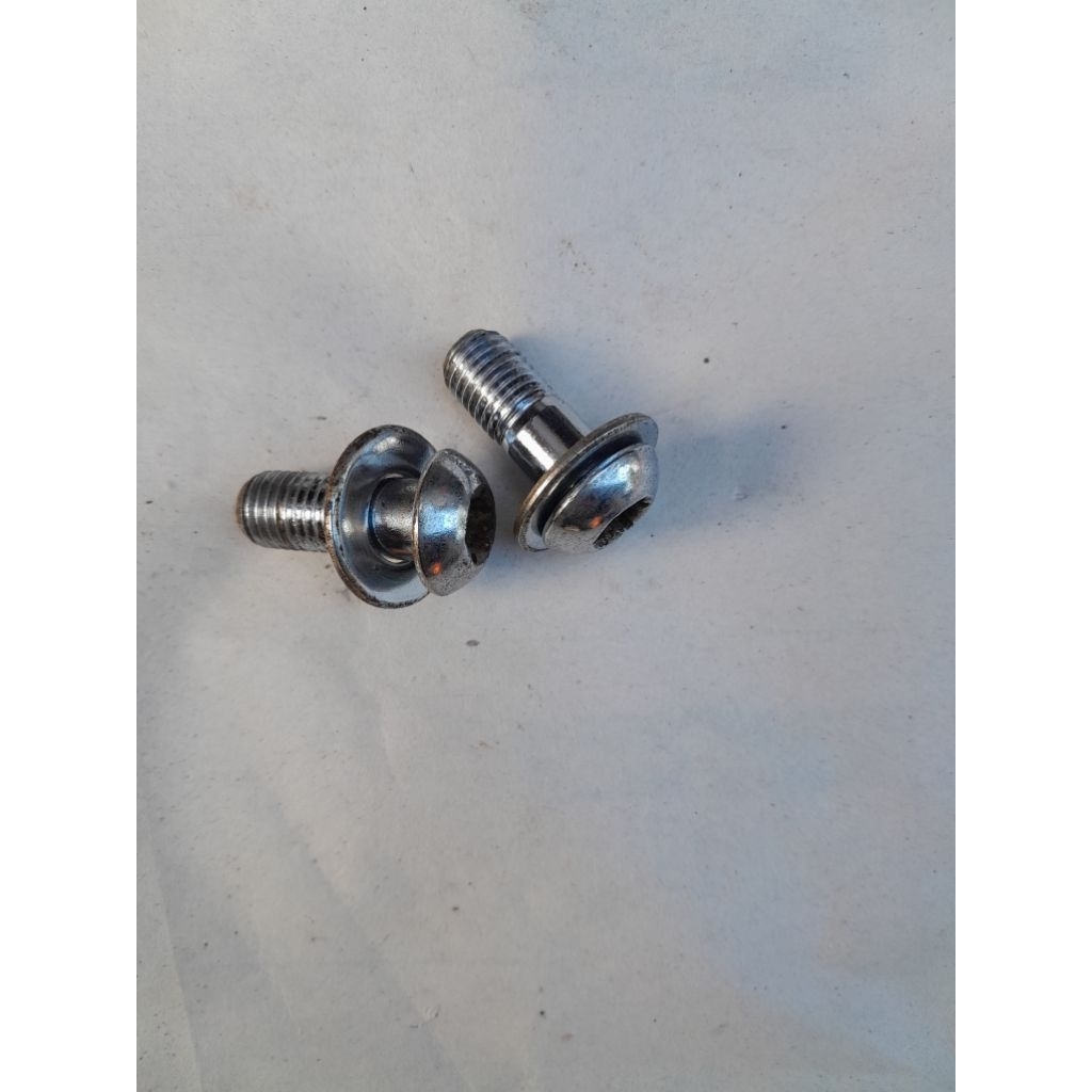 Baut mur kaliper rem depan yamaha mio sporty original