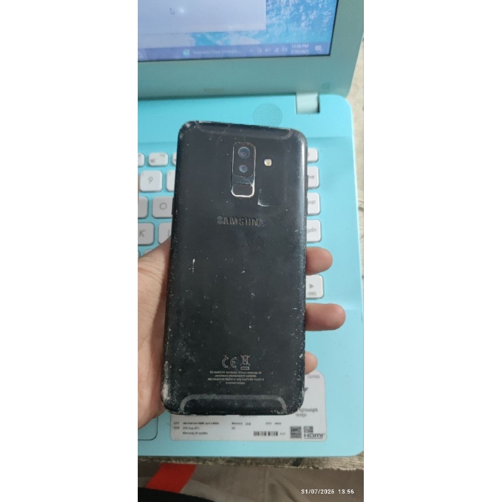 samsung a6+ lcd ori pinggiran ada cat lcd yang ngelupas bukan retak