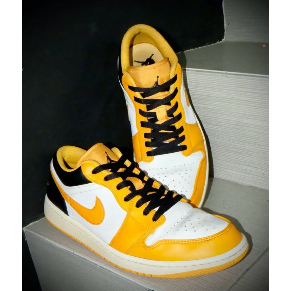 Aj 1 LOW TAXI WHITE/ PRELOVED