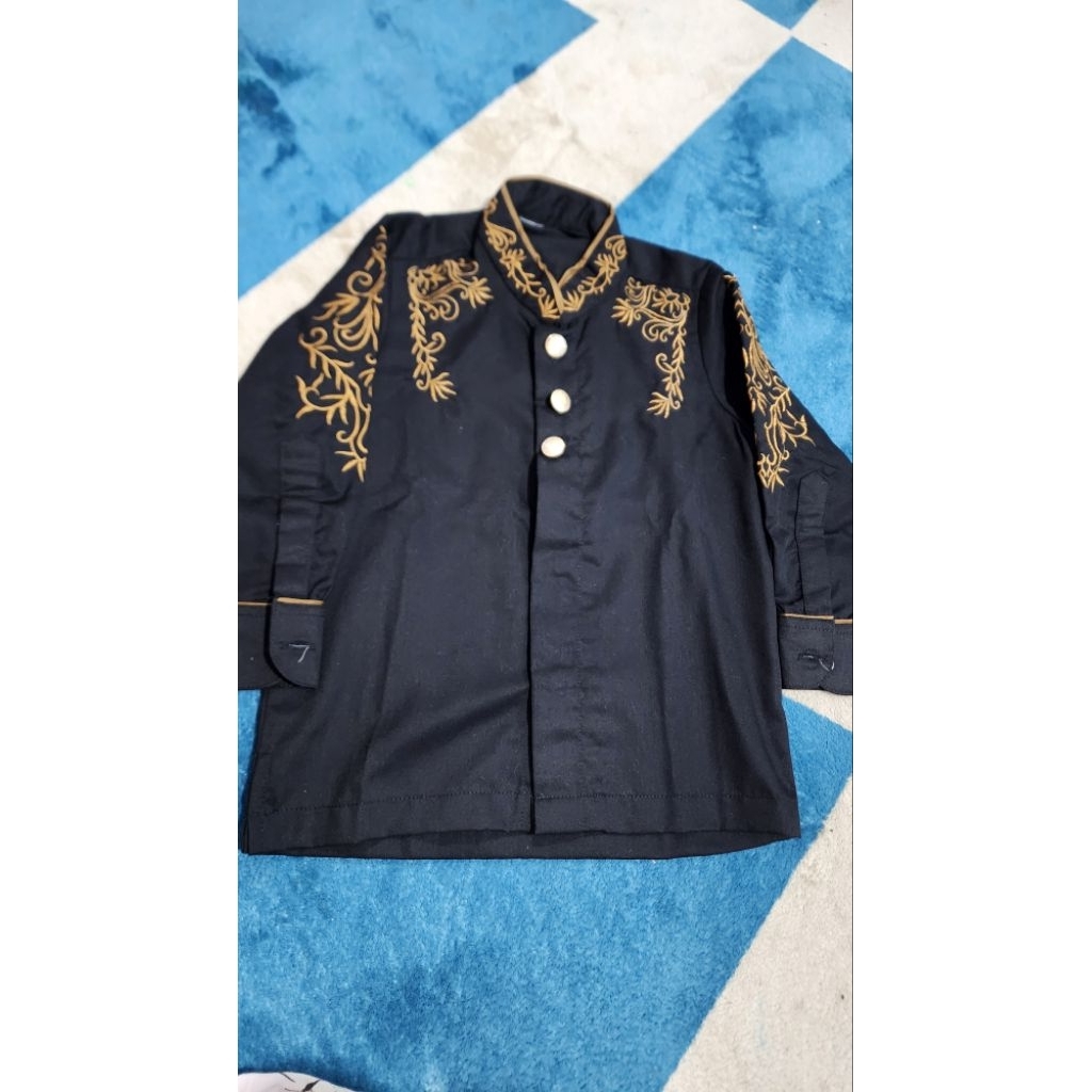 2 kemeja balita hitam & putih usia 1-2 th merek NUC (preloved)