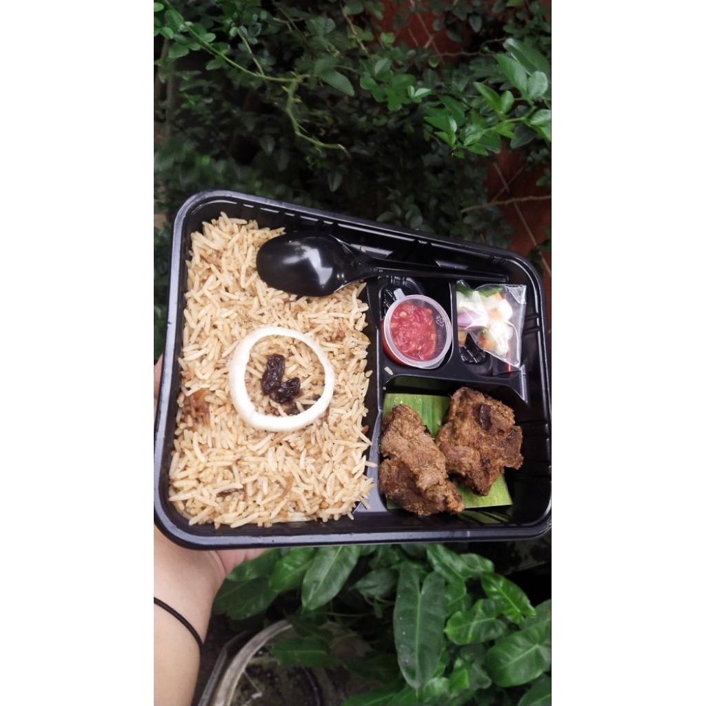 

Nasi box-Nasi Kebuli Ayam by dhelineboxes food
