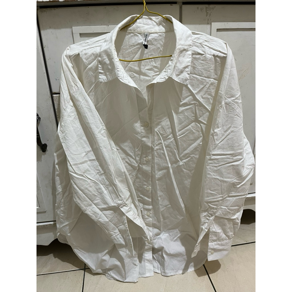 kemeja putih oversize
