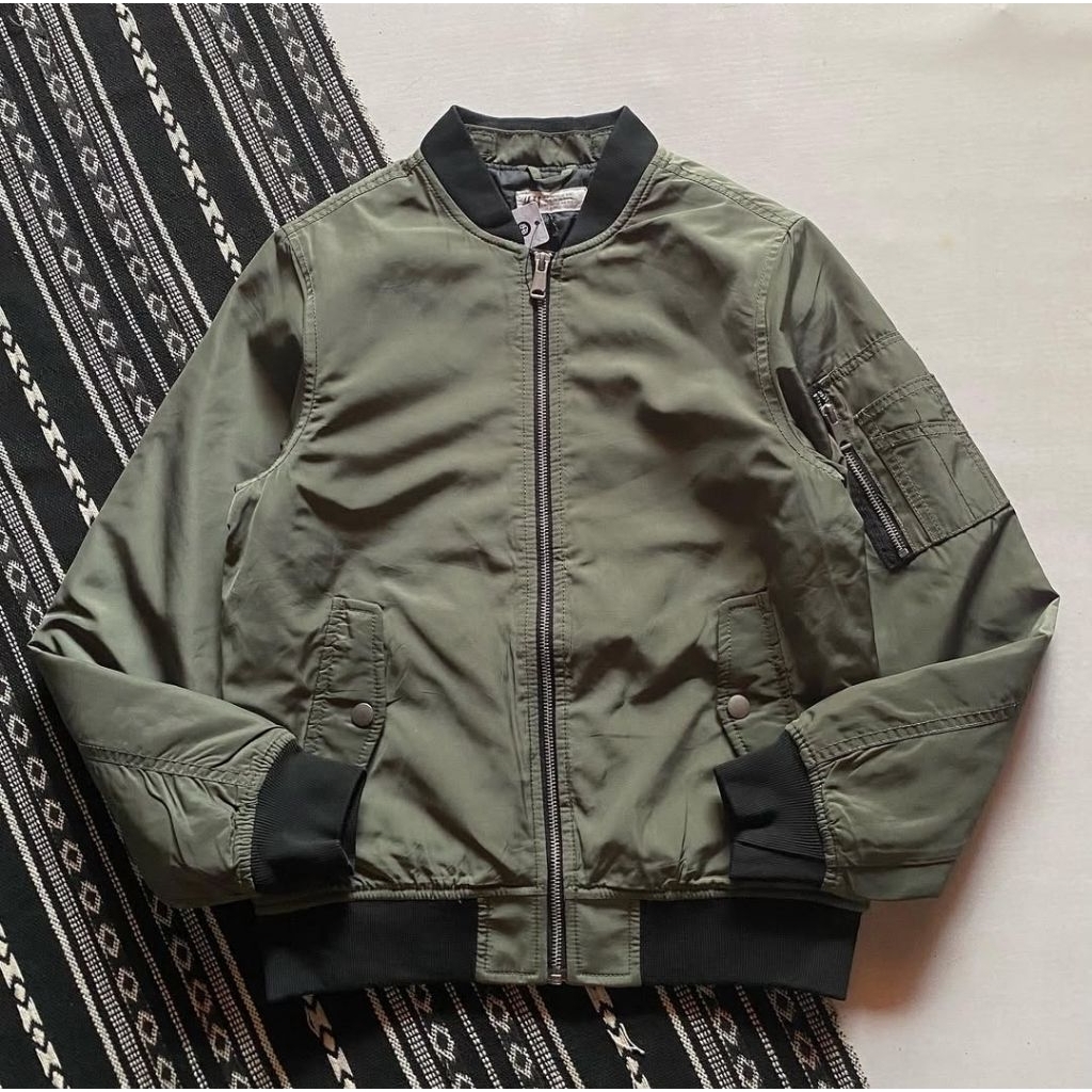 Preloved Bakulan Secondbrand Jaket Bomber H&M