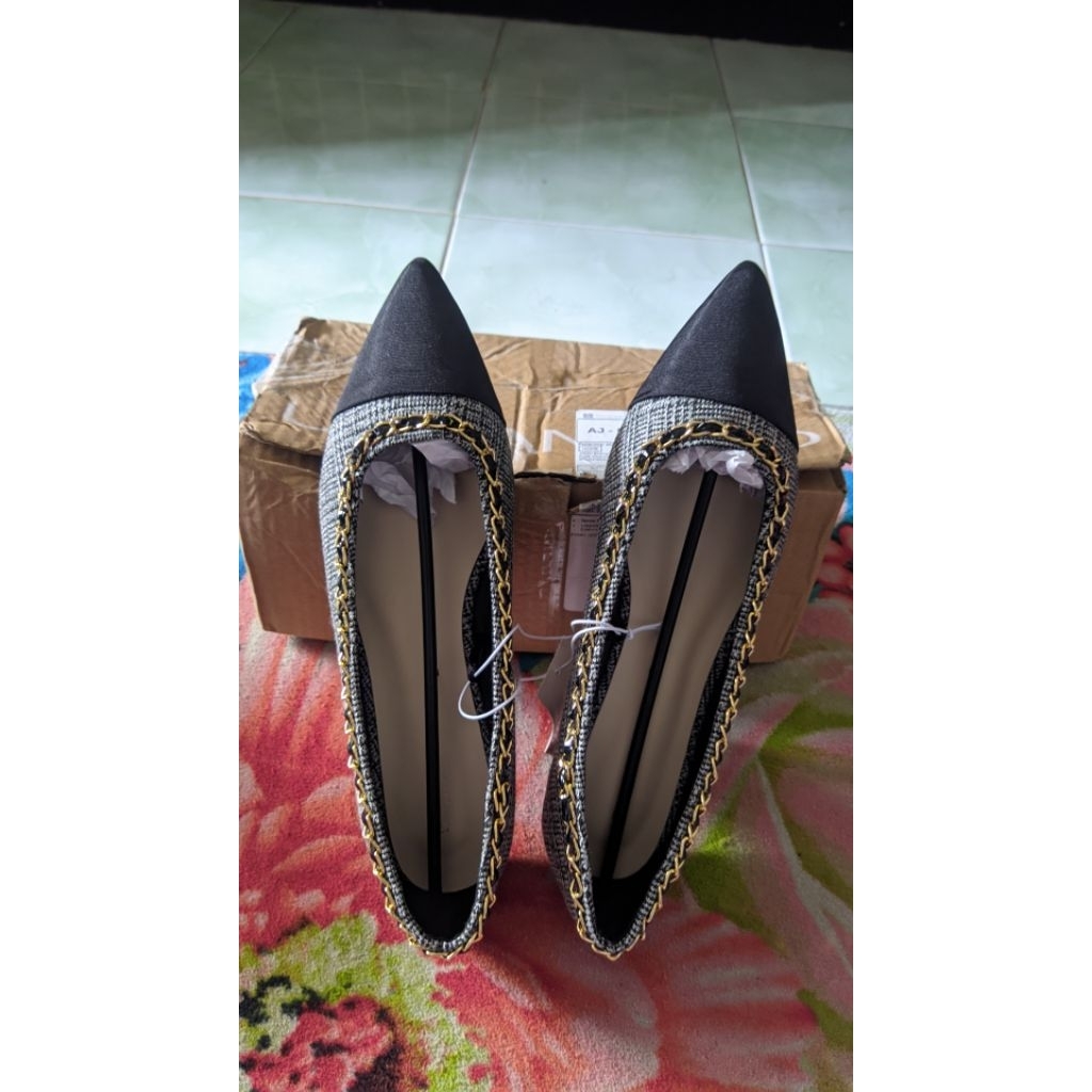 BACA DESKRIPSI URBAN&CO Flatshoes wanita (ori&new)