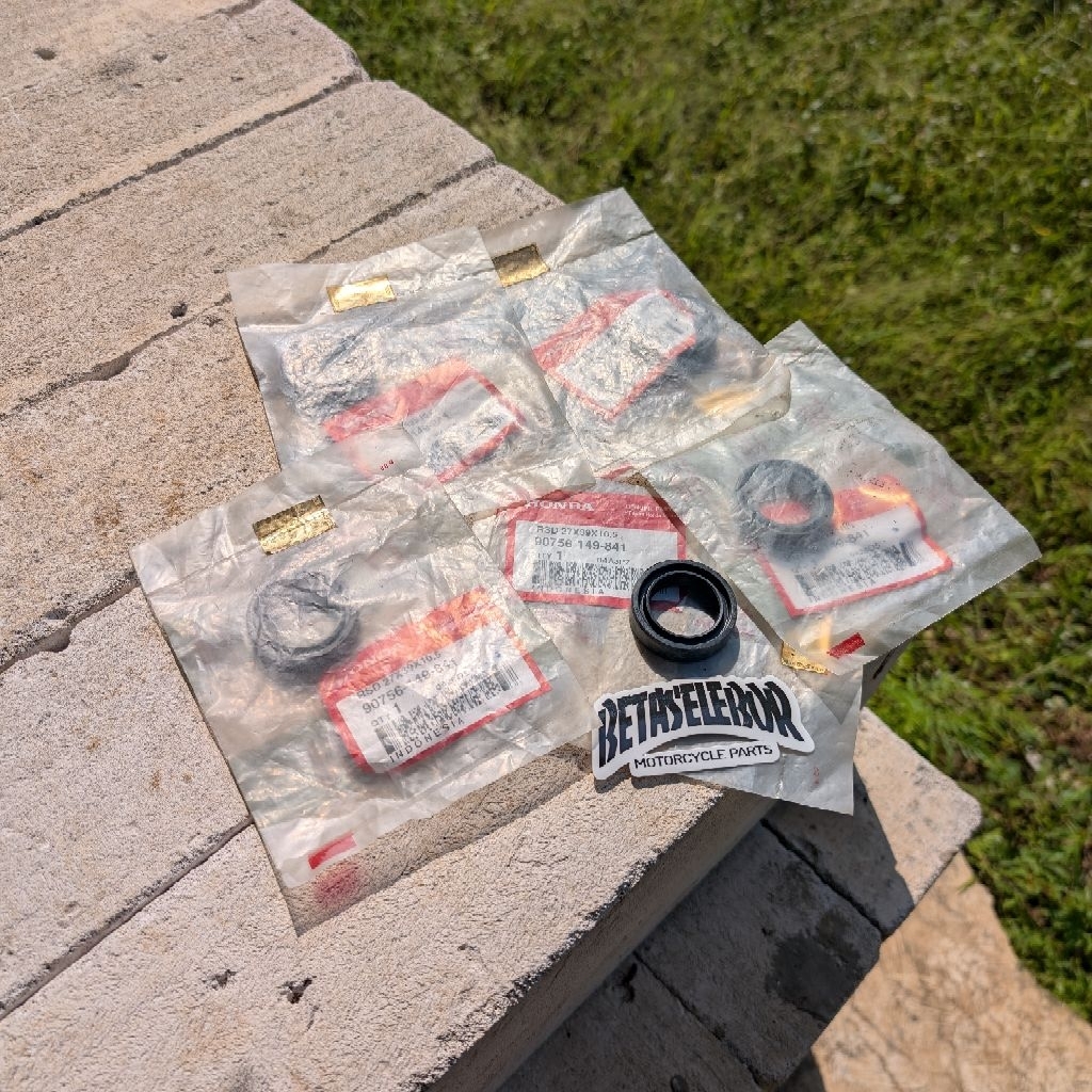 SEAL SHOCK DEPAN HONDA WIN ORIGINAL