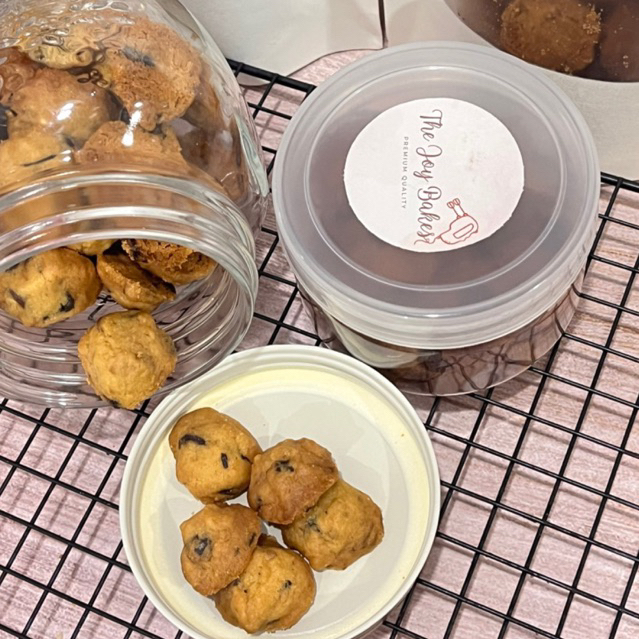 

JOY MINI BITES CRUNCHY COOKIES Per Jar PREMIUM QUALITY CRISPY SNACKS COOKIES MEDAN CEREAL COOKIES CEMILAN MEDAN
