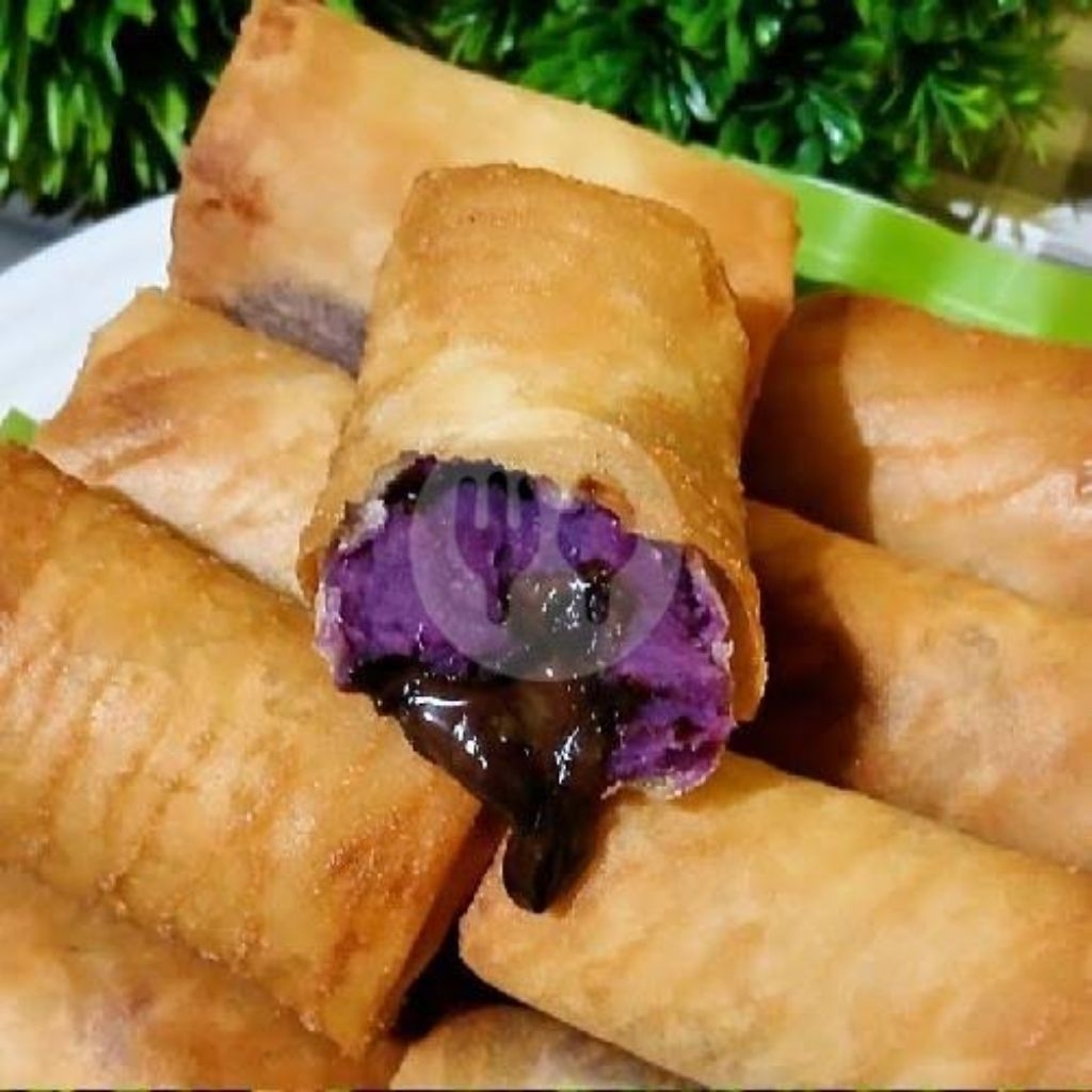 

Frozen lumpia ubi ungu coklat lumer