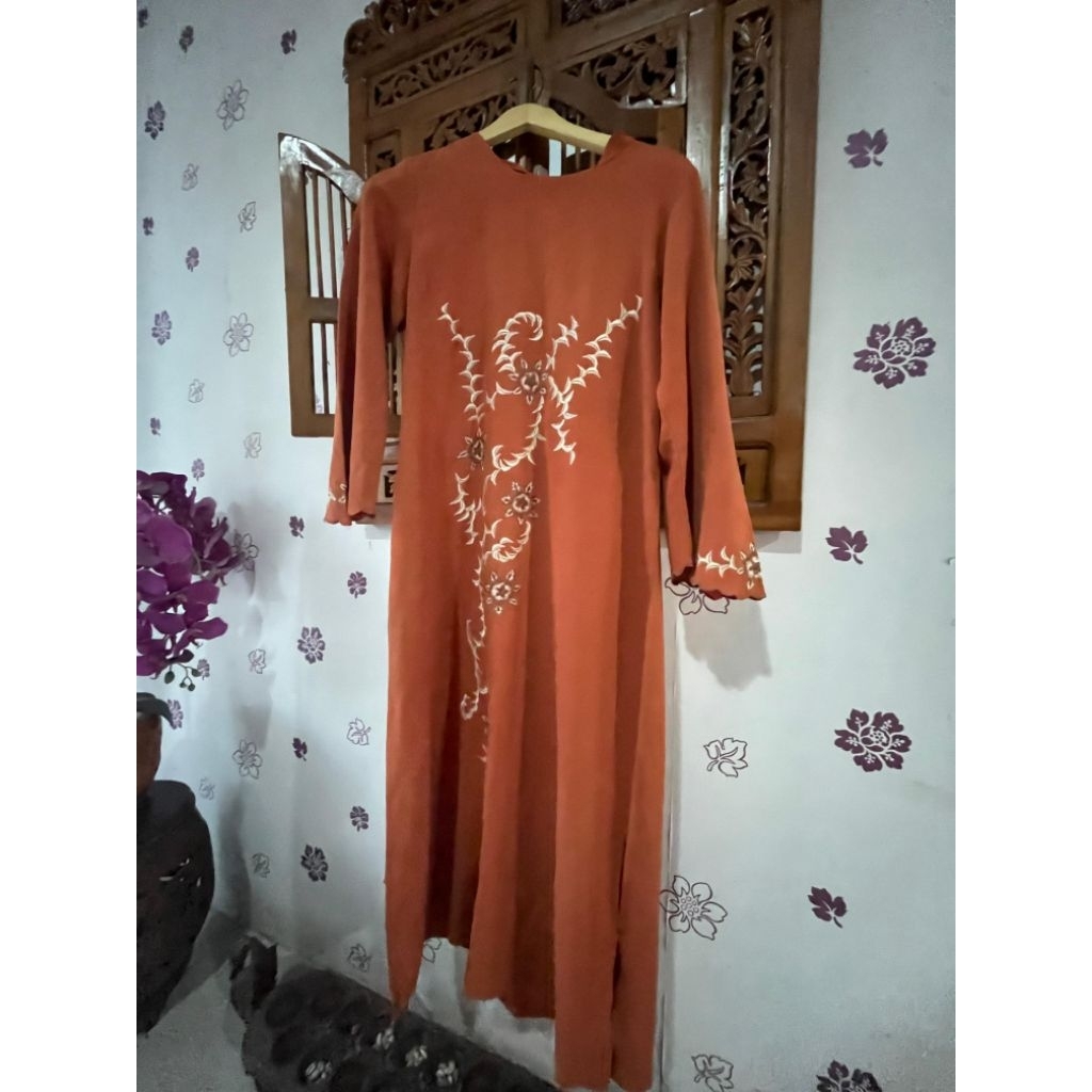 Gamis Wanita Warna Bata motif Bunga Preloved Second Branded Reri Fasion P 130 LD 90