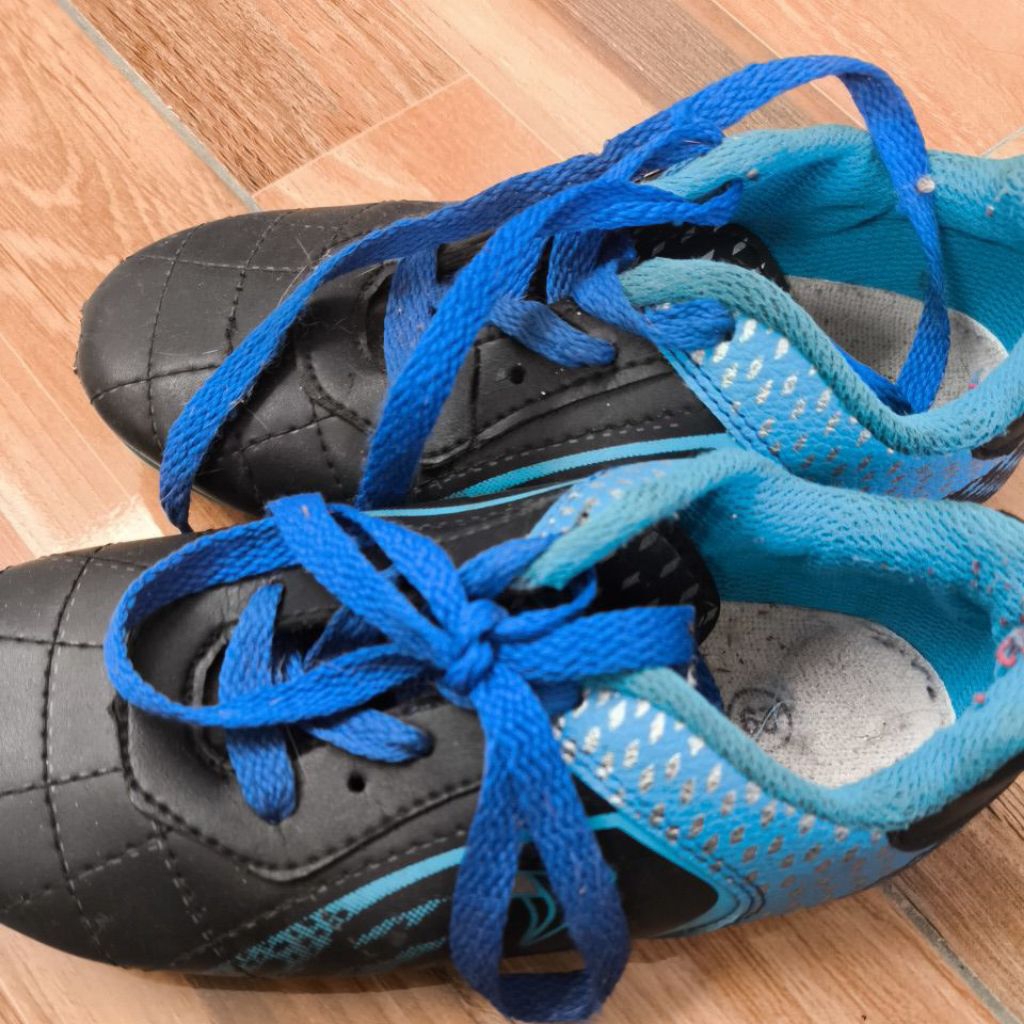 sepatu futsal anak second size 29