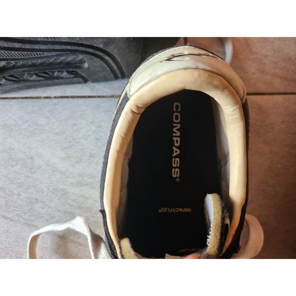 Sepatu COMPASS VELOCITY