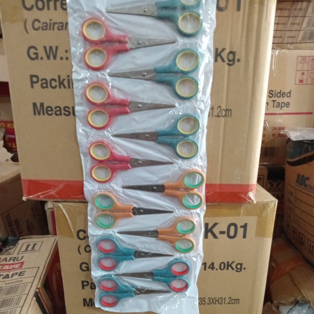 

GUNTING RENCENG KECIL WARNA WARNI UK 4INCH PER LUSIN