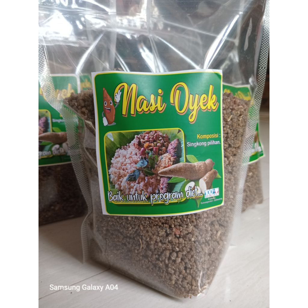 

nasi oyek hitam/tiwul