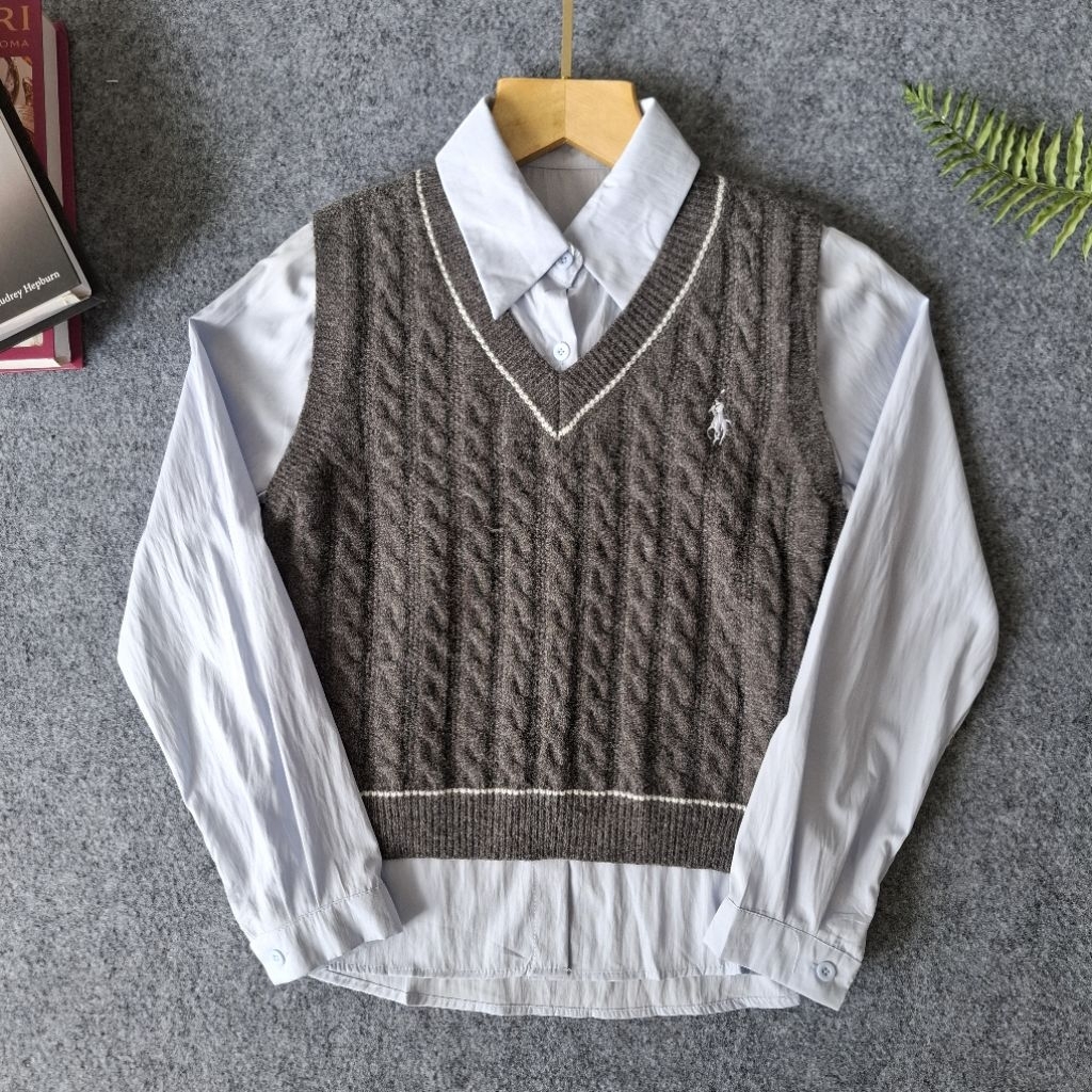 Knit Vest Rajut Wanita + Kemeja Lengan Panjang Set – Outfit Preppy Look Korea