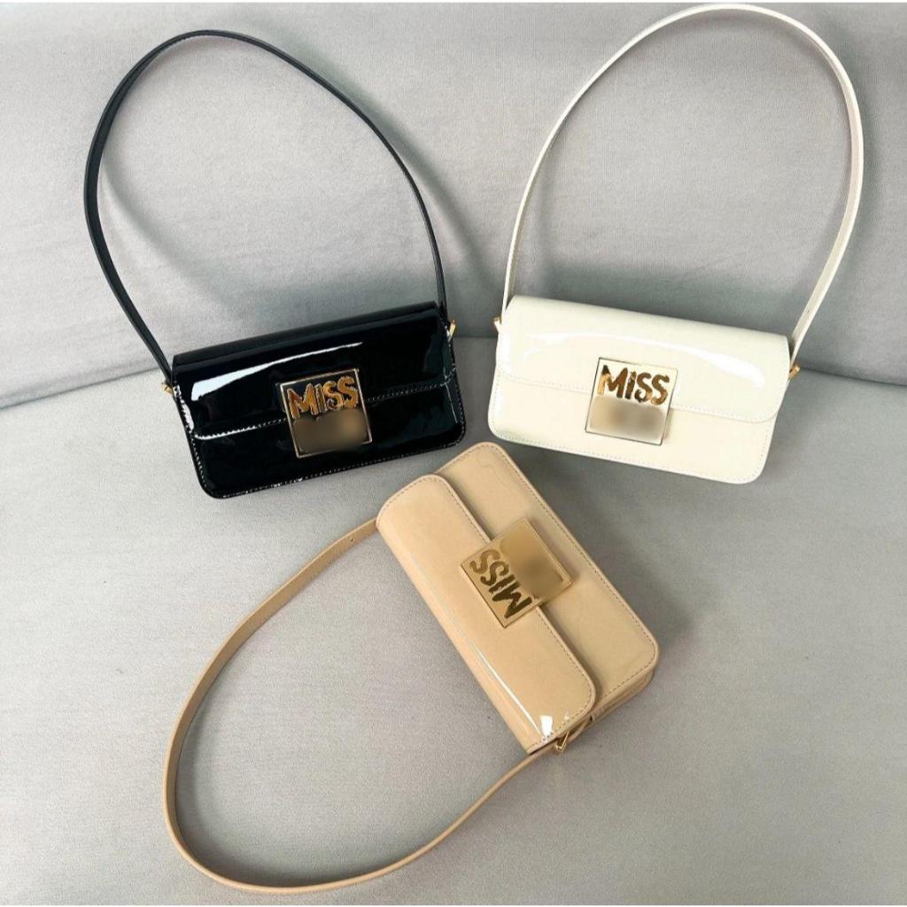 Miss-D Glossy Leather Flap Bag M2610 Tas Selempang Wanita Adjustable Strap Size:22×11×6cm