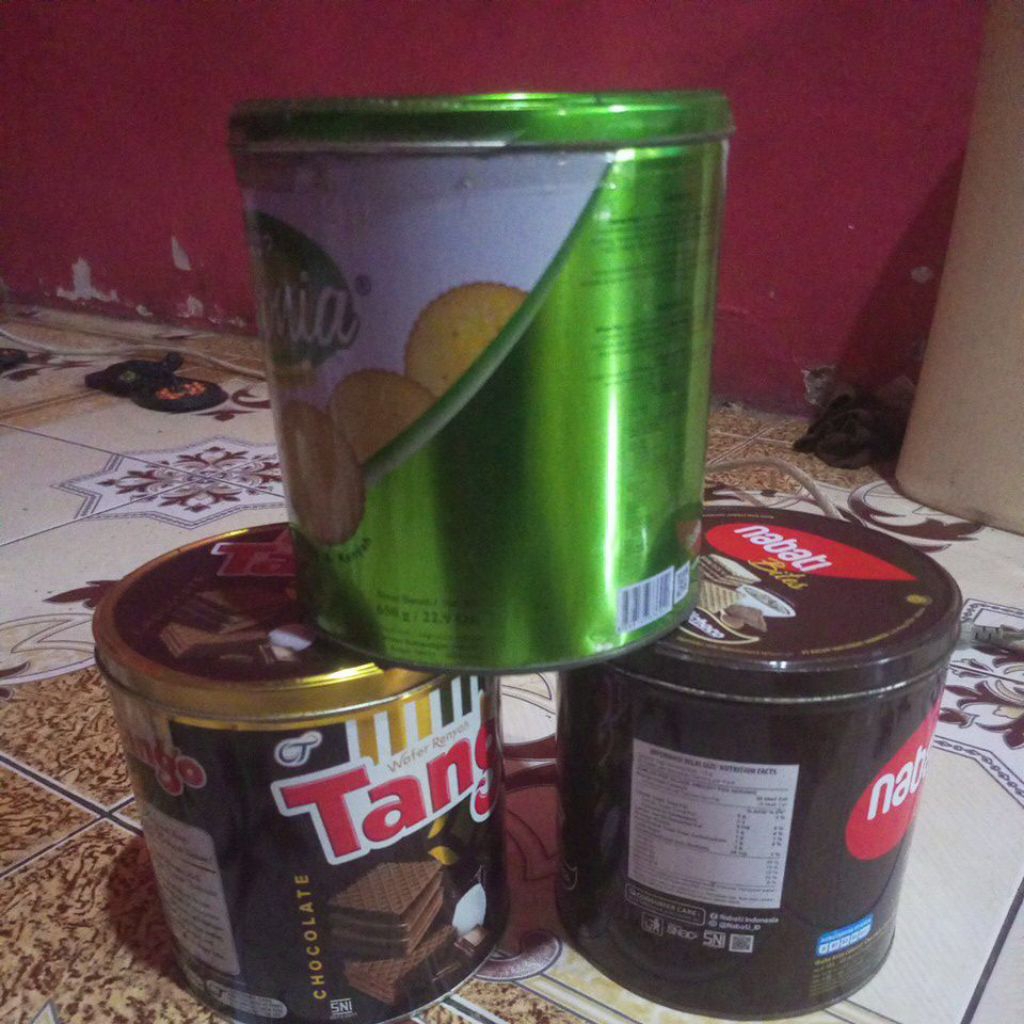 

kaleng biskuit bekas 80 persen