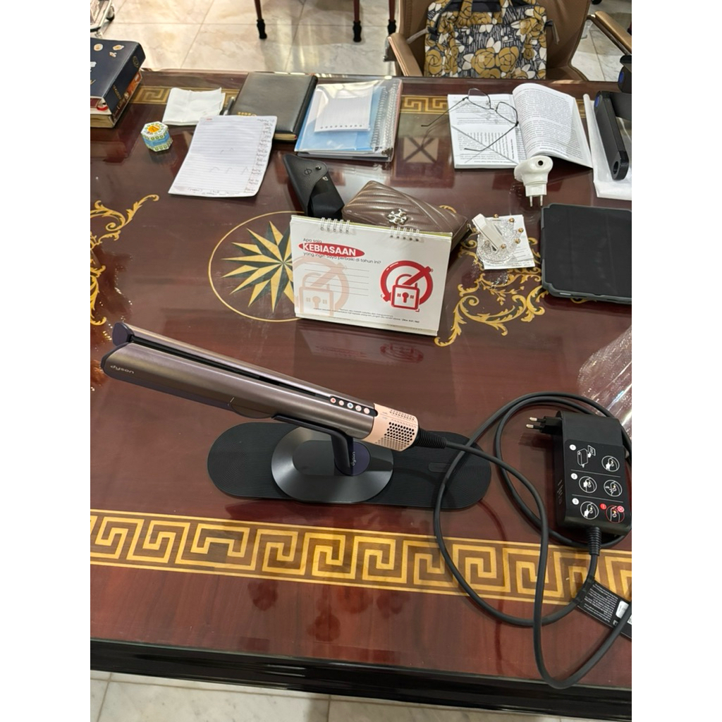 Hairdryer Dyson Airstrait Like New