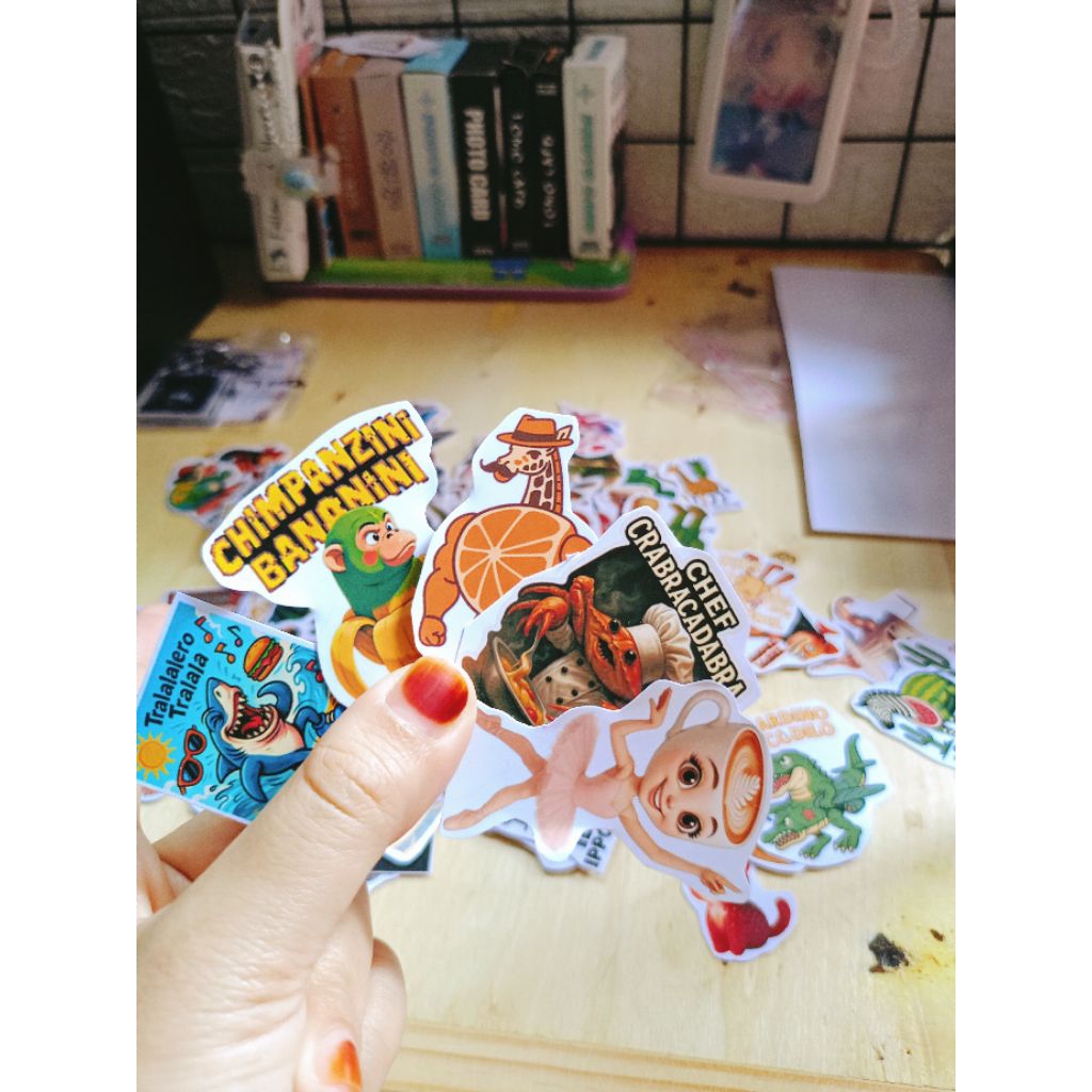 

CoD 100 pcs Stiker Anomali Brainroot Tungtungsahur Balerini Capucino Dan kawan kawan Glossy Water resistant