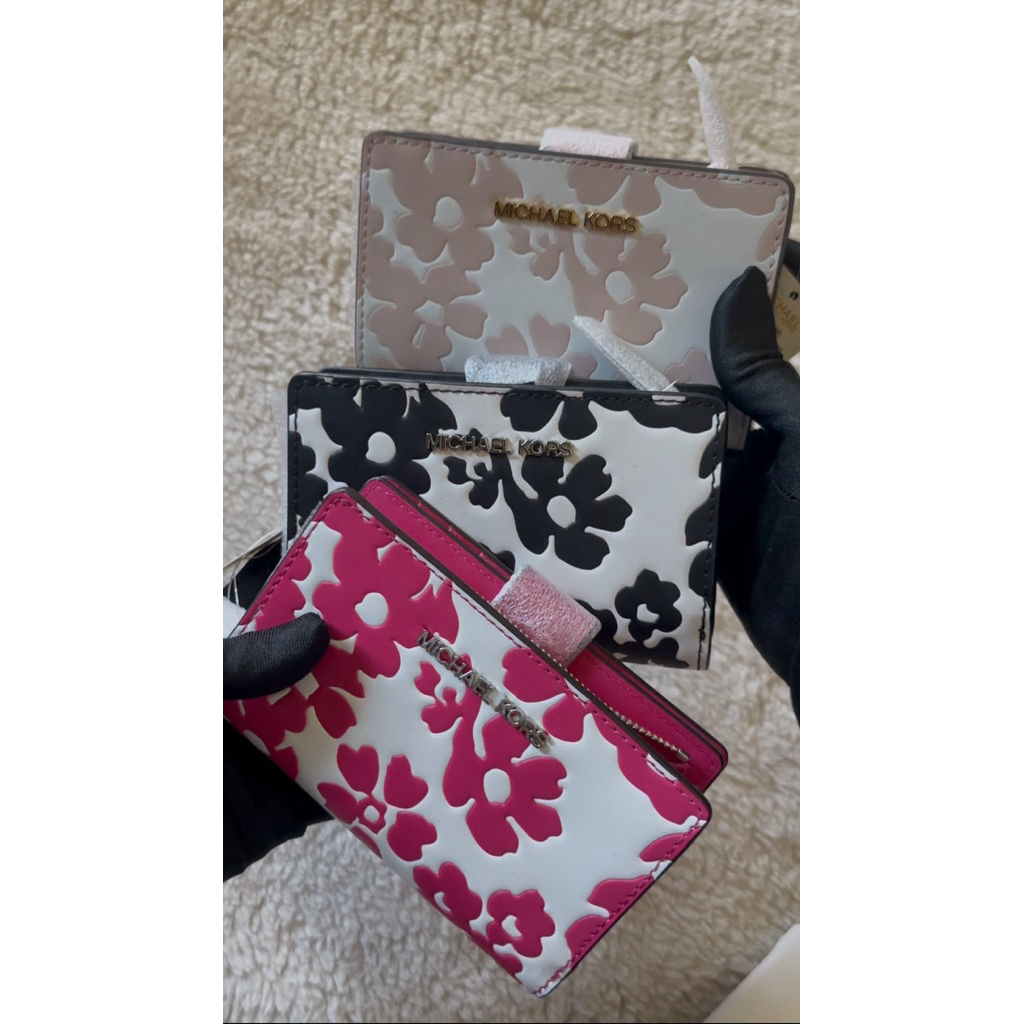 Michael Kors Jet Set Medium Wallet New