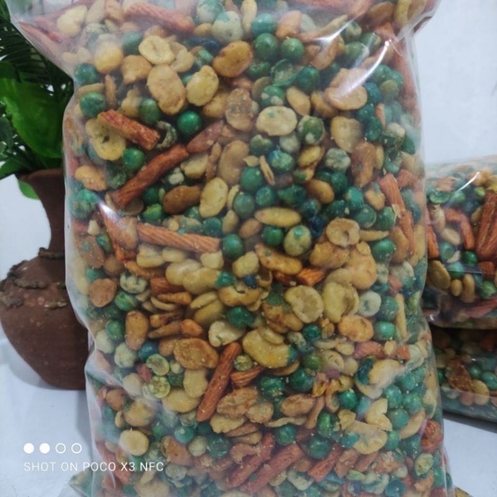(1/2Kg) Kacang Mix (kapri ijo,koro asin, koro pedas,stik pedas)