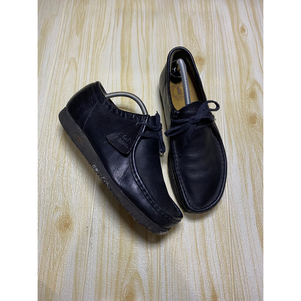 clarks wallabees black leather