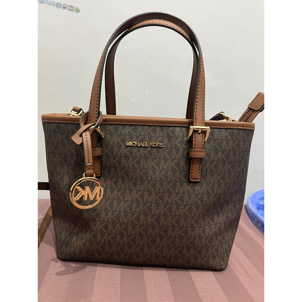 michael kors sling bag