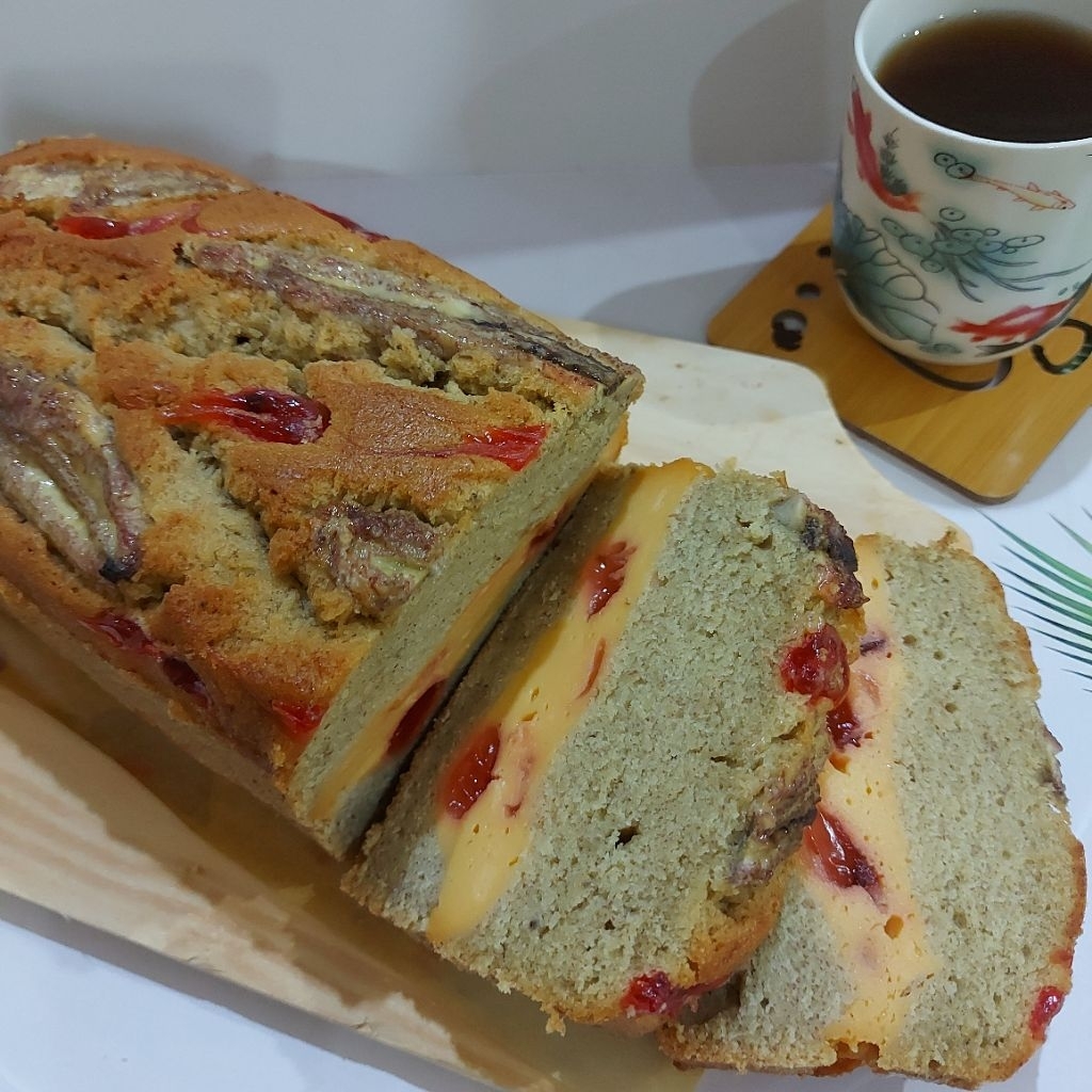 

Strawberry Banana Cheese Cake BOLU PISANG STRAWBEERY UKURAN LOYANG 20 X 10 X 7 cm