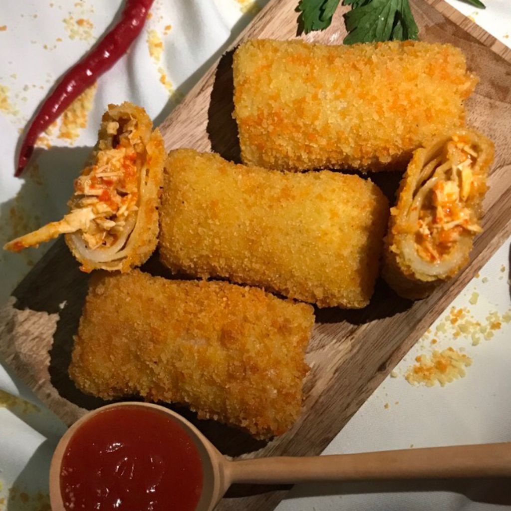 

RISOLES ayam suwir pedas