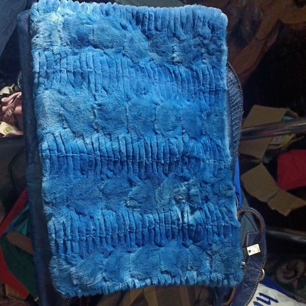 tas Selempang cewek bulu biru tekstur