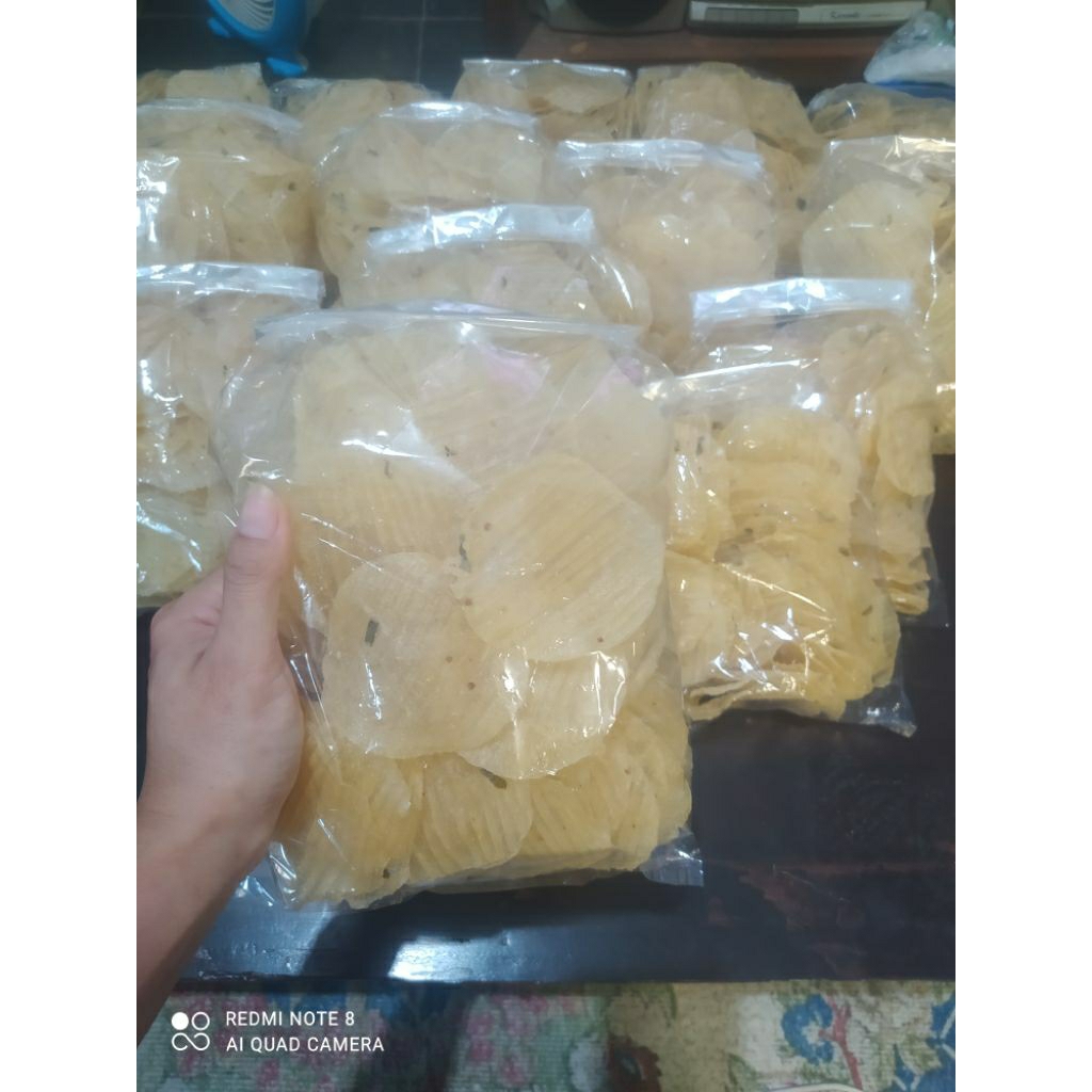 

beca/kripik beca dari singkong enak ,gurih, renyah dan bikin nagih