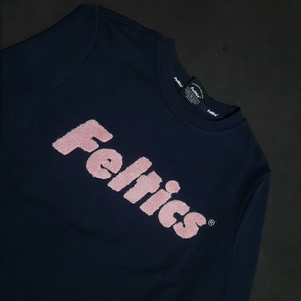 Preloved Crewneck Feltics X General Idea Towel Second