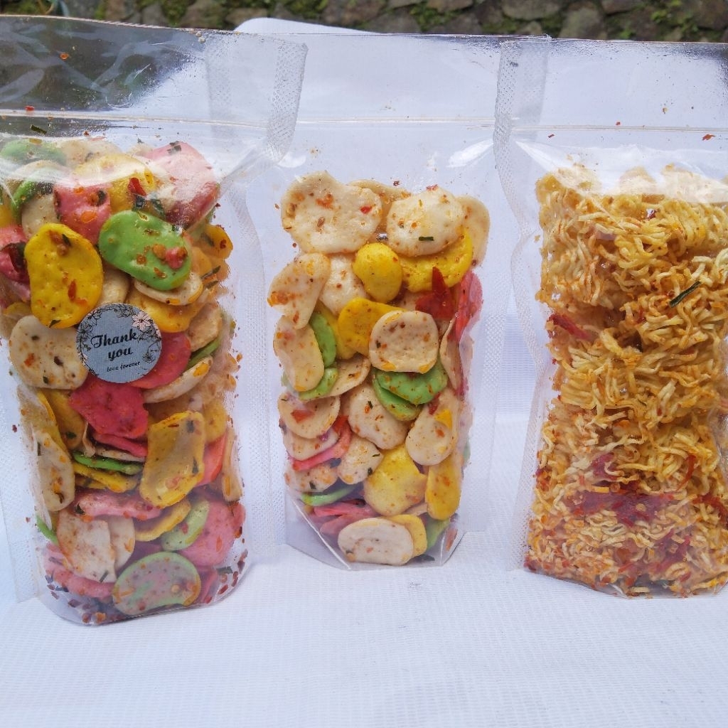 

kerupuk seblak bantat mm pedas daun jeruk 100gr dan 250gr