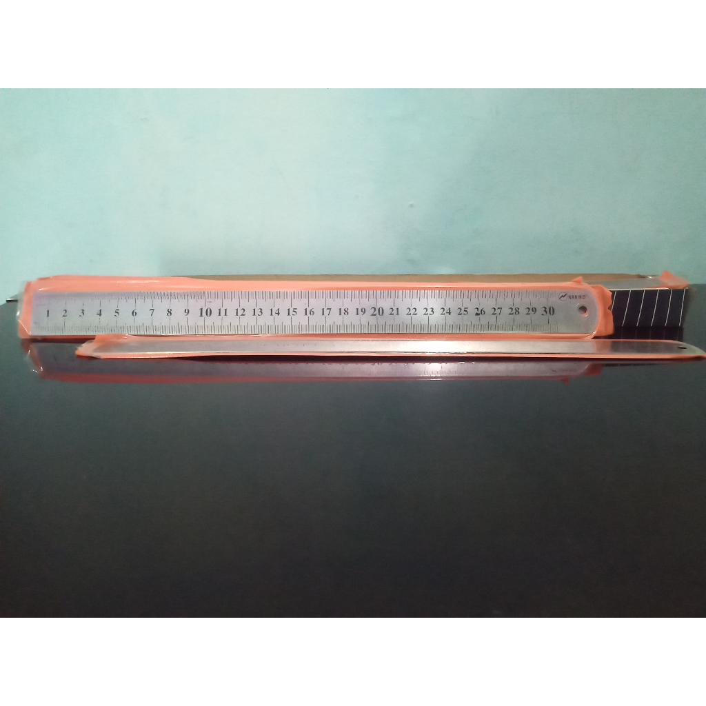Penggaris Besi 30 cm tebal / alat tulis penggaris besi ukuran 30 cm