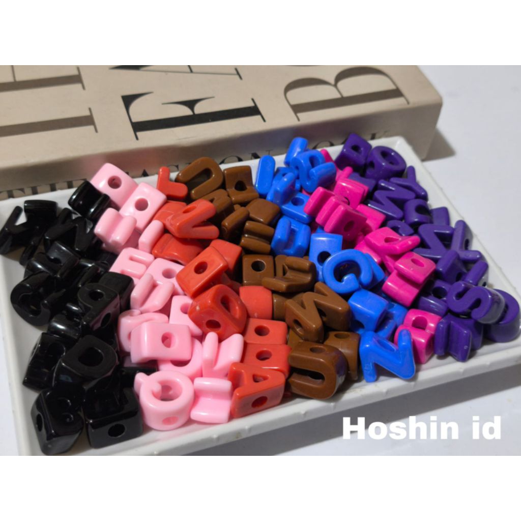 

manik huruf besar UK 20*15mm Lb 5mm pilih warna per pcs