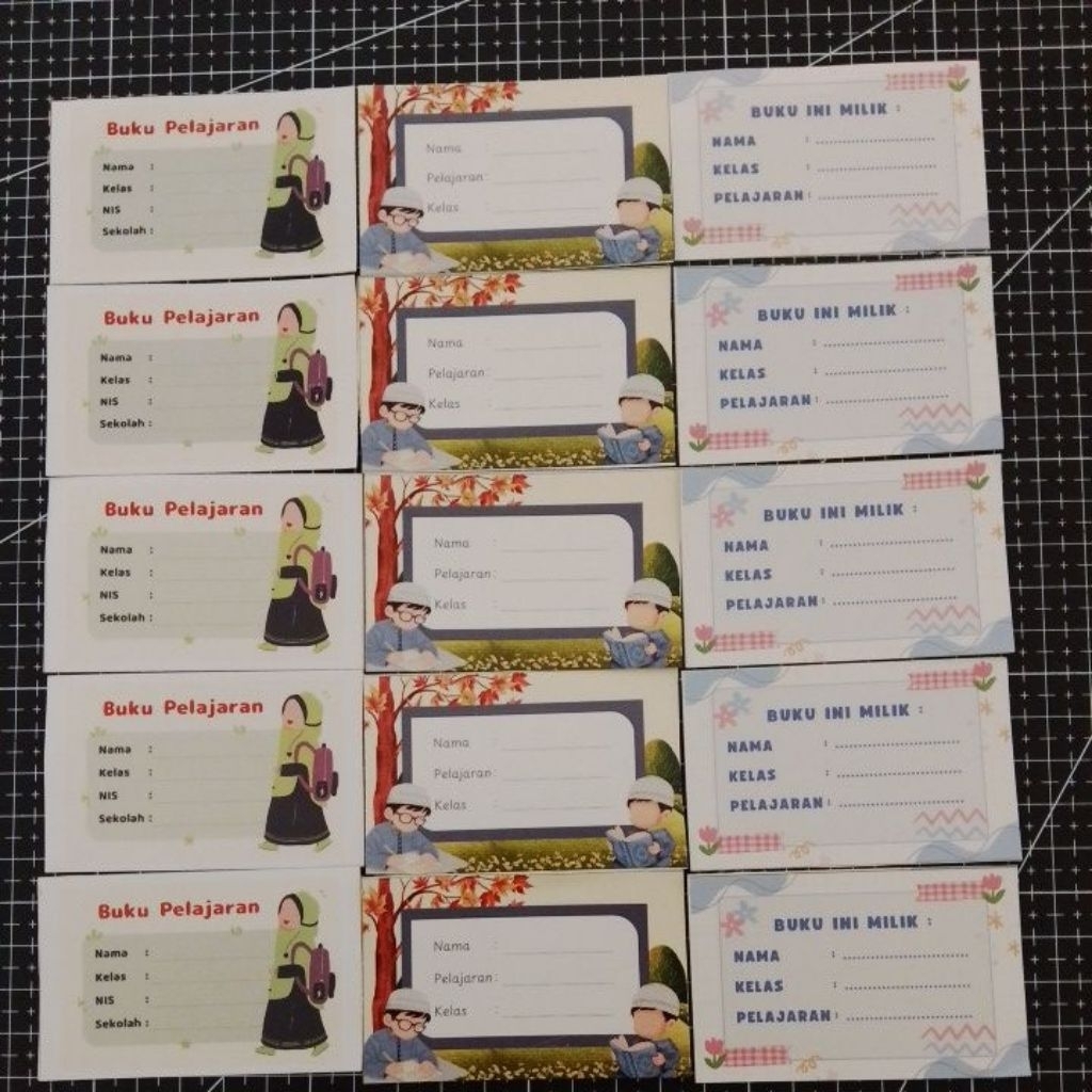 

20 PCS stiker nama, untuk ditempel di buku tulis, LKS, buku Paket dll, bisa request nama, kelas, no. abs, sekolah dll