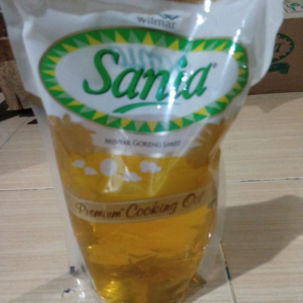

Minyak goreng premium sania kemasan 2 L