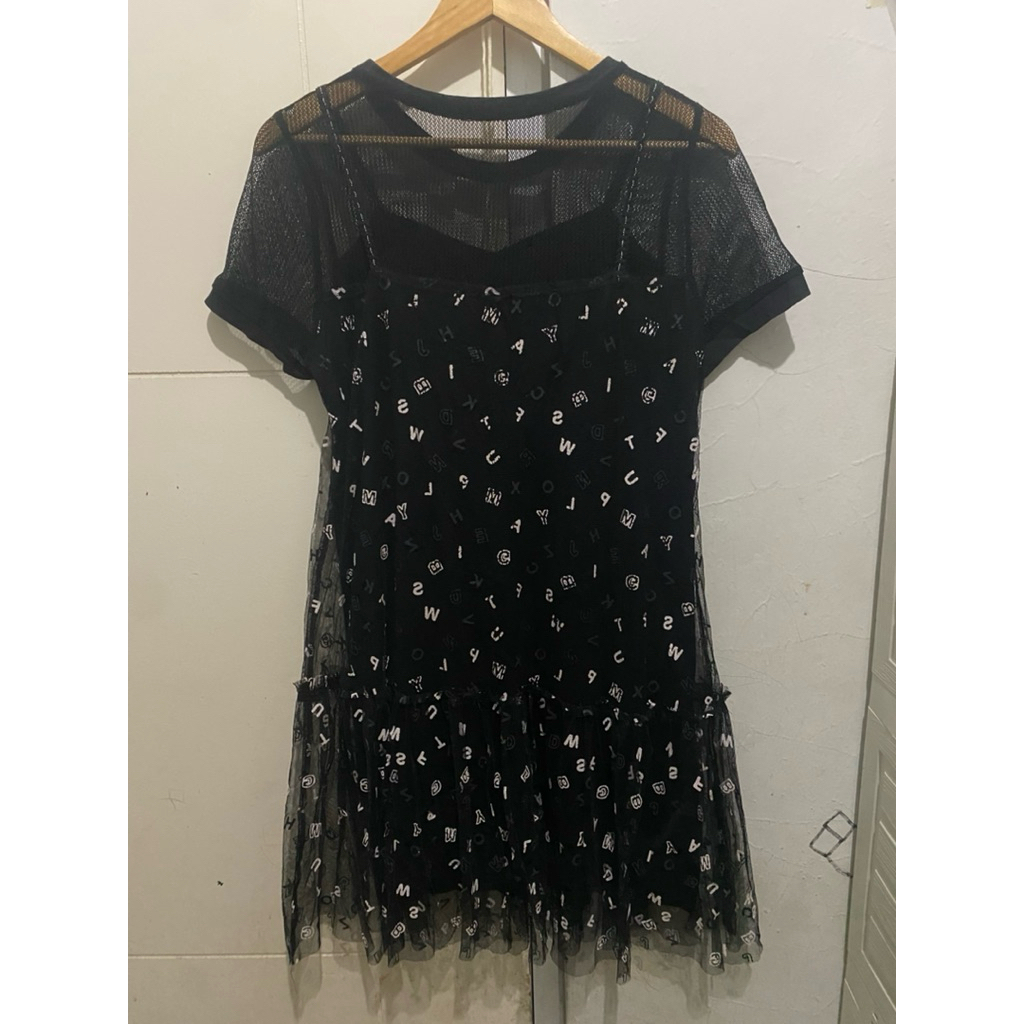 Preoved Dress Premium Hitam Tile Jaring Transparan Motif Huruf Pesta Konser Korean Style