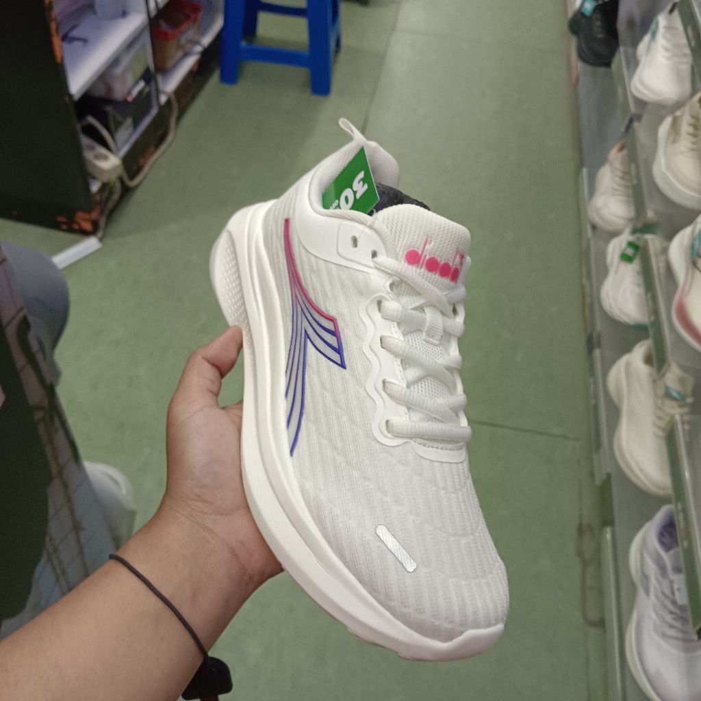 sepatu wanita diadora