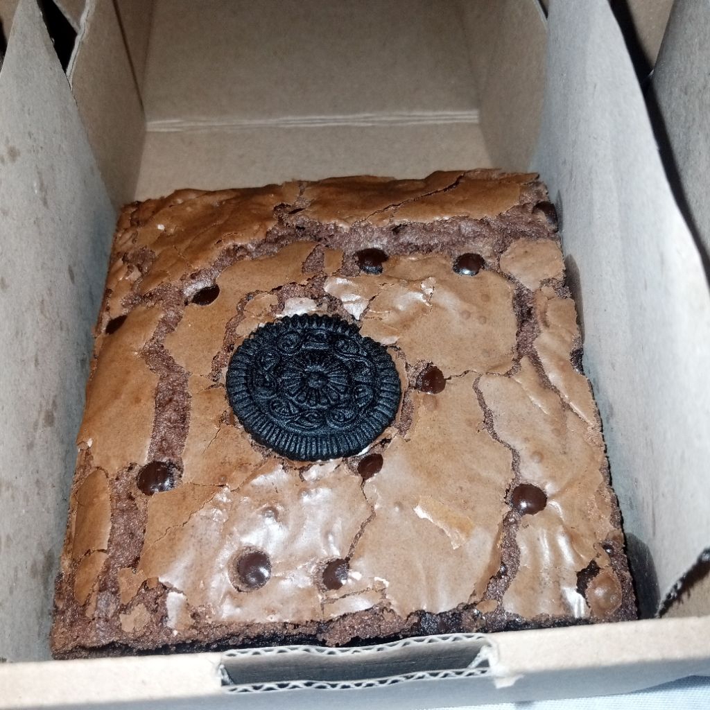 

Fudgy brownies 10x10 by Caca cake fresh Home Made