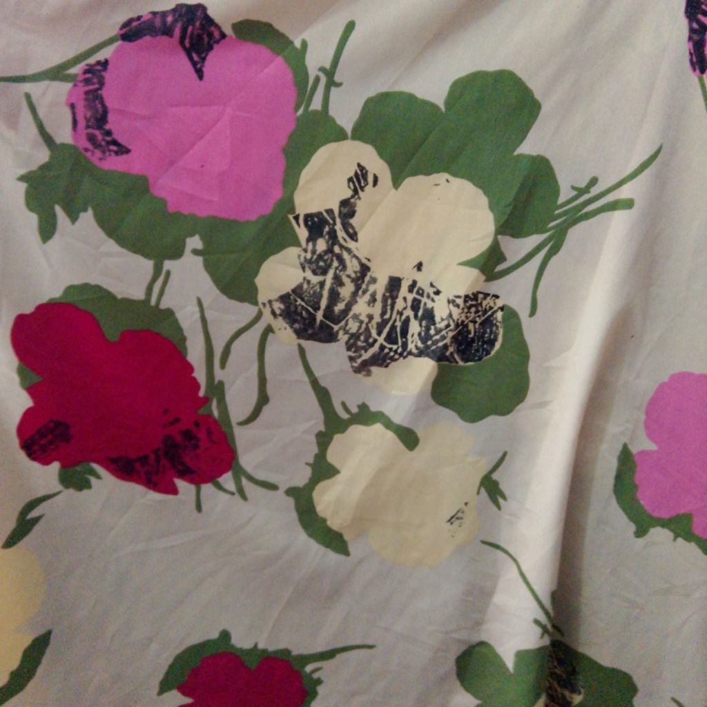 Kain Katun Motif Bunga Warna-Warni – Cocok untuk Baju, Dekorasi, DIY (Harga Kain Per½ Meter)