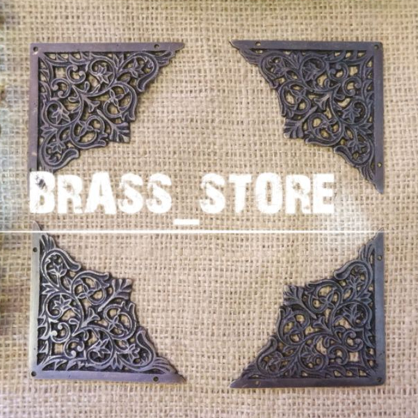 Sudut Siku Pintu Lemari Kayu Kuningan Antik