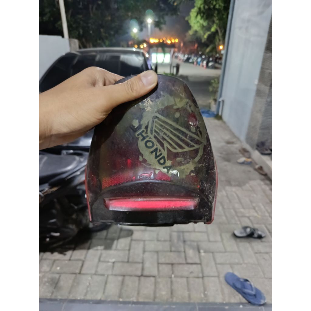 LAMPU BELAKANG MEGAPRO PRIMUS SET PANGKON