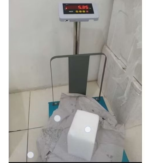 

dryice biang es es kering dry ice Surabaya pengawet jenazah pengganti ice gel icepack thermafreeze blue ice pembeku penyejuk pendingin penyegar makanan dan minuman untuk efek asap smoke effect