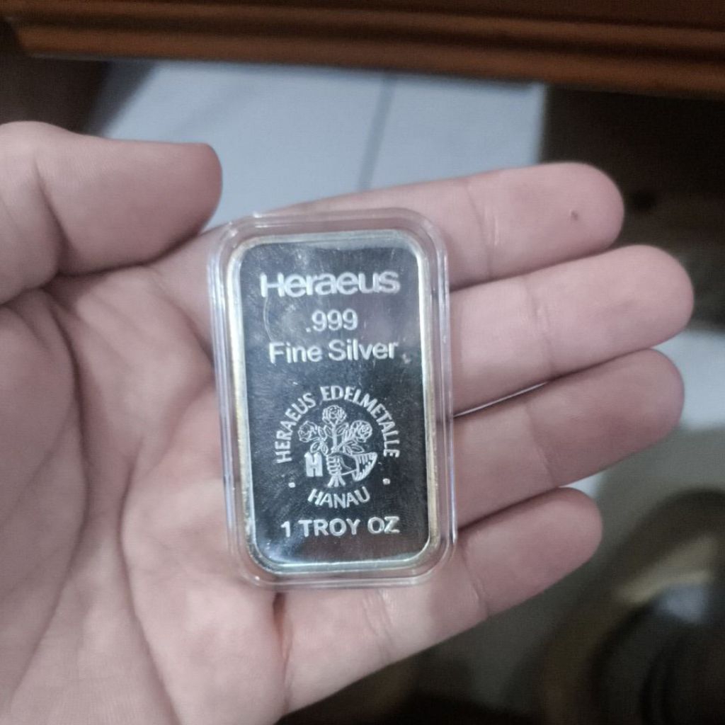 silver heraeus 1 troy oz (31.1 gram)