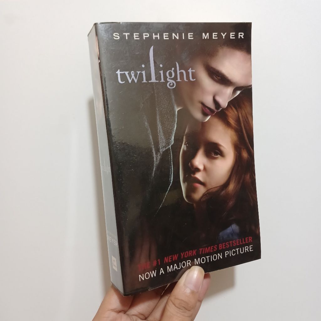 English- Twilight | Novel by Stephenie Meyer